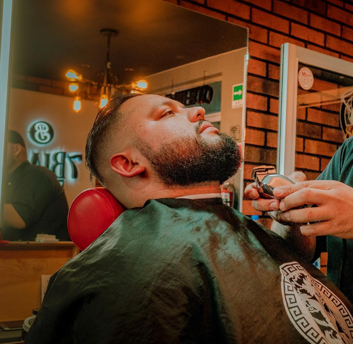 Servicio de corte de barba en 7Black Barbería